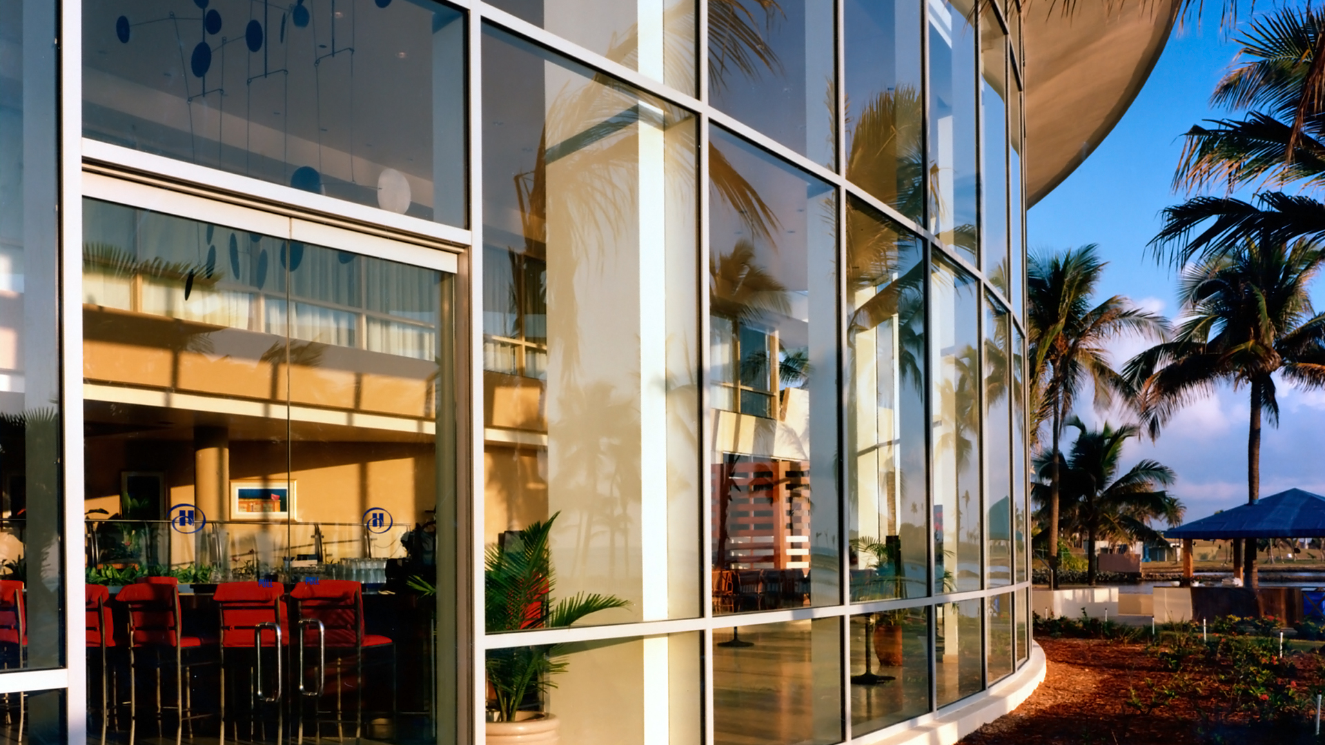 caribe-hilton-bar-restaurant