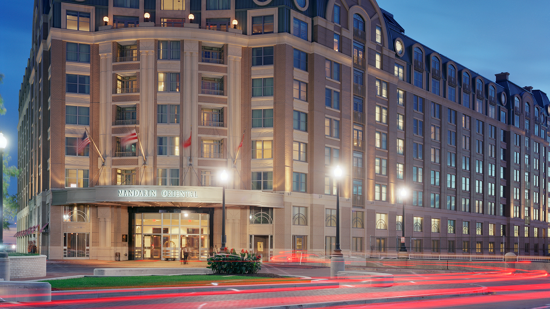 mandarin-oriental-dc-entry-night